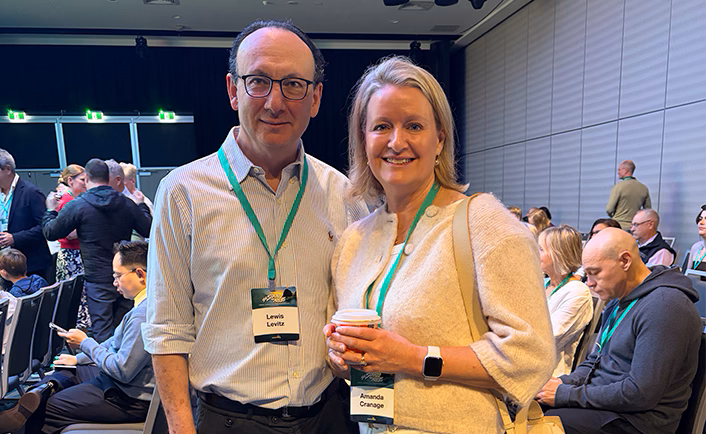 Image of Vision Eye Institute (VEI) CEO Amanda Cranage (right) and VEI medical director Dr Lewis Levitz (left) in the AUSCRS auditorium