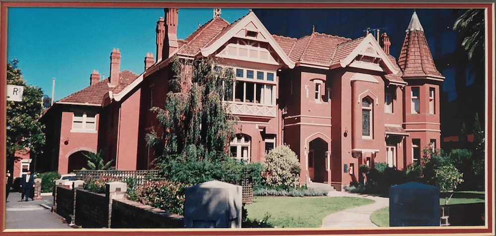 Outdoor view of the front of Warwillah Guest House (St Kilda Road, Melbourne) on a cloudless summer day