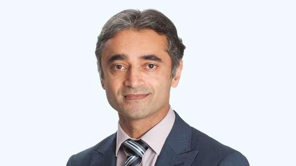 Headshot of A/Prof Sunil Warrier an ophthalmologist at the Vision Eye Institute Brisbane