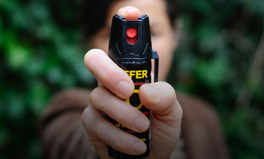 The effects of pepper spray on eyes – Spin It!